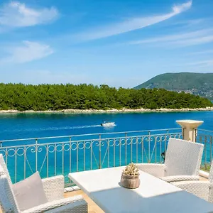 Apartment Captain's Quarters At Fiscardo Waterfront-feel The Breeze Greece